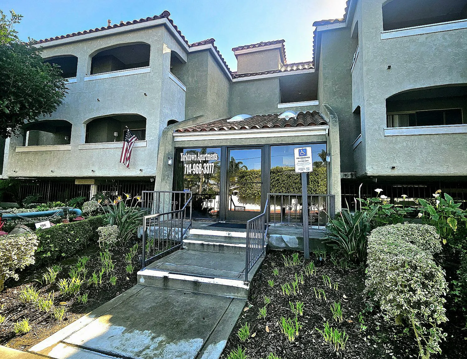 Yorktown Apartments — Photo 1