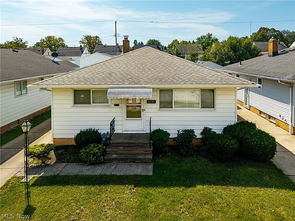 2nd image of 3331 Stanfield Dr