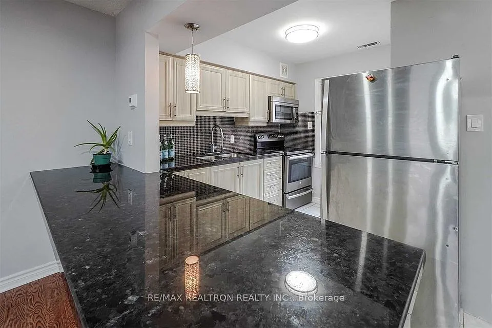 3 bed, $2,499 — Photo 4
