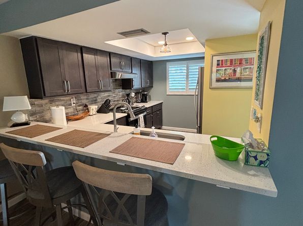 1600 NE Dixie Hwy APT 9-204