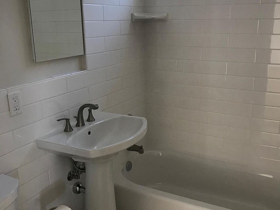 1st image of 960 Rosecrans St #2