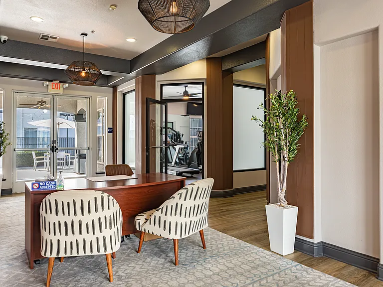 Luxe Apartments — Photo 31