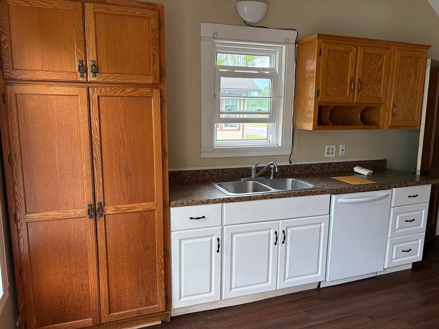 3 bed, 1.5 bath, 1638 sqft, $1,375 — Photo 2