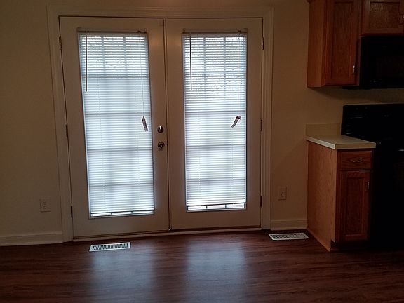 3rd image of 109 Kettering Ln