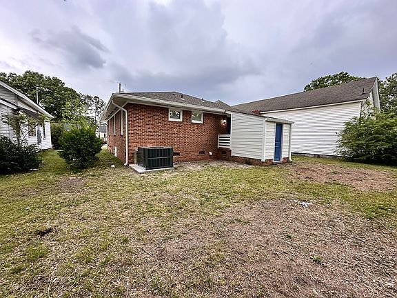3rd image of 806 E Highland Ave
