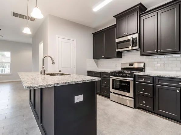 710 Barkley St #B, Houston, TX 77022