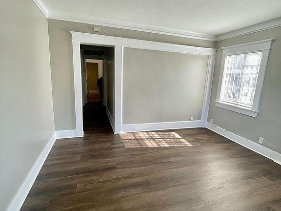 5th image of 12602 S Figueroa St
