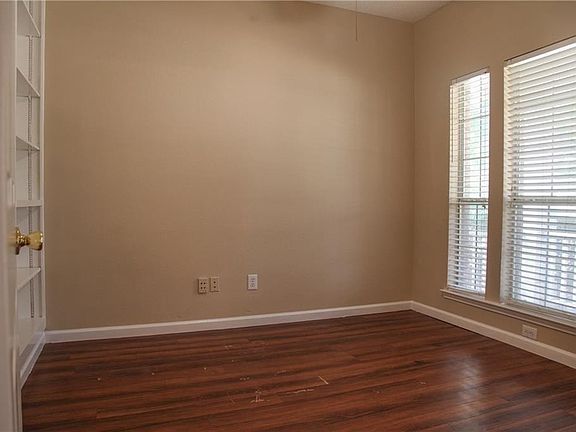 2nd image of 5000 Boxwood Ln