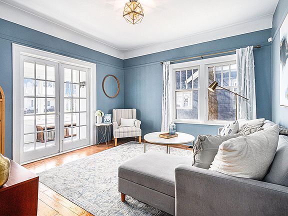 3rd image of 385 W 21st St