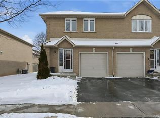 1889 Upper Wentworth St #29, Hamilton, ON L9B 2T8