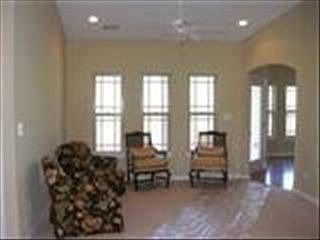 4th image of 380 Oxford Cir