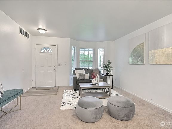 3rd image of 13705 51st Avenue NE