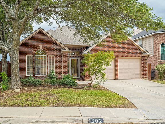 3rd image of 1502 CRESCENT WAY