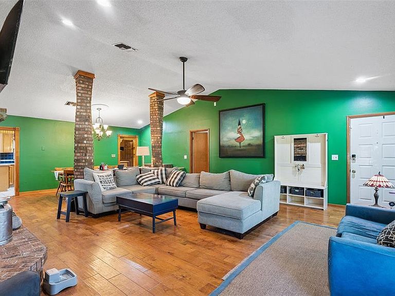 Listing photo 5