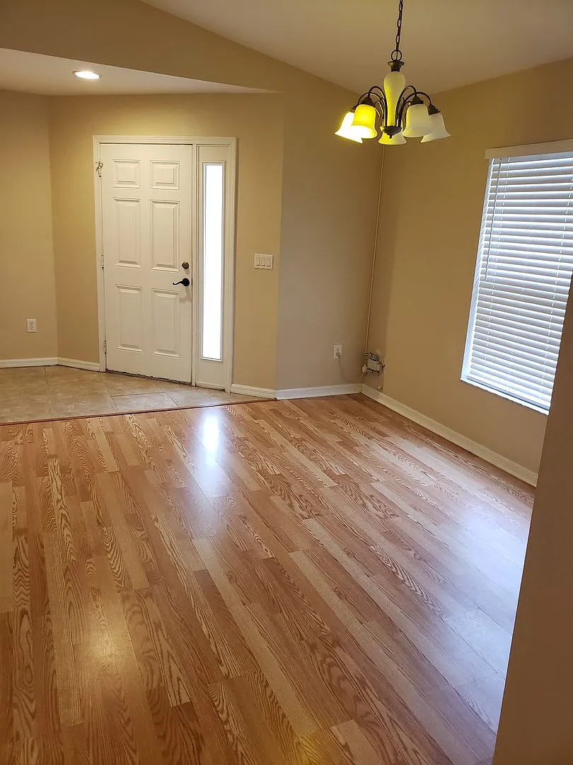 Beautiful 3 bed and 2 bath home in Highly Sought after Bridgewater! — Photo 2