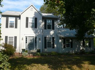 3916 Downs Dr, Chantilly, VA 20151