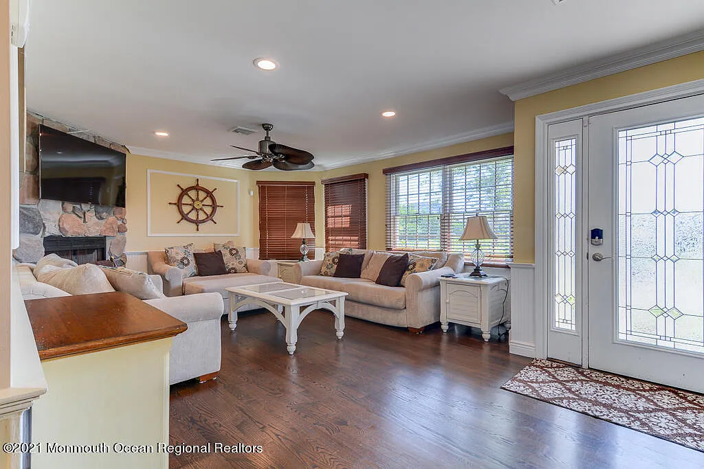 4 bed, 3.5 bath, 2143 sqft, $6,000 — Photo 4