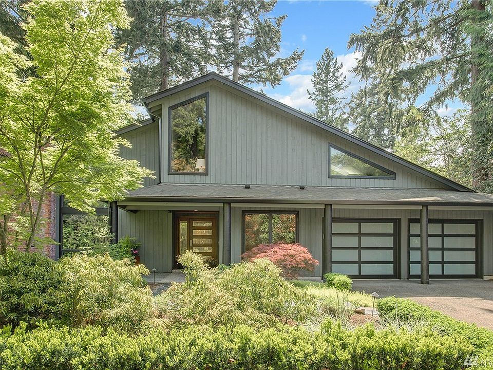 Stunning remodeled home on private road close to Northwood Elementary School,Mercer Island High School,Library, trails,parks!