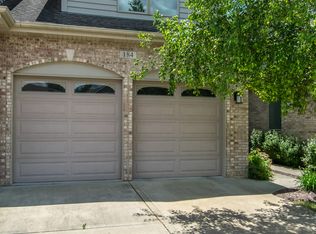 184 Mayo Ct, Elmhurst, IL 60126