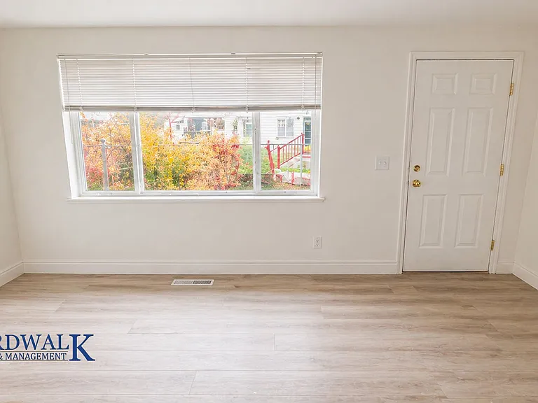 1195 E Roosevelt Ave — Photo 4