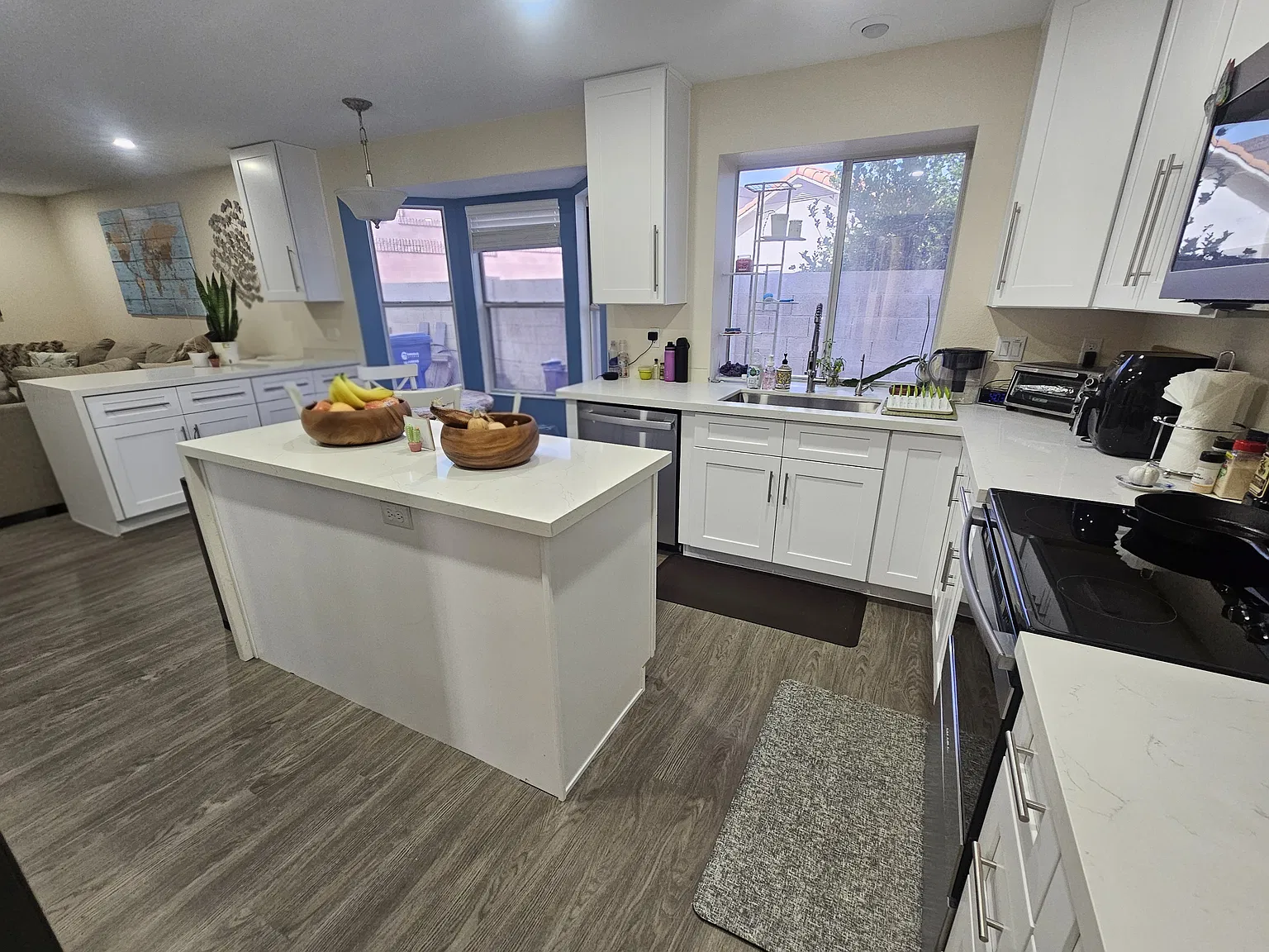 4 bed, 2.5 bath, 2471 sqft, $4,200 — Photo 4