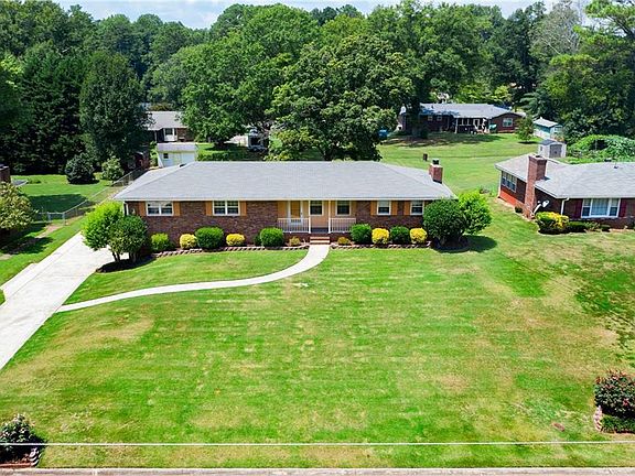 3rd image of 4011 Philmont Dr