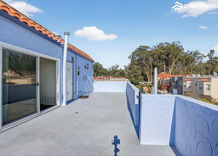 Huge deck ready for entertainment or gardening