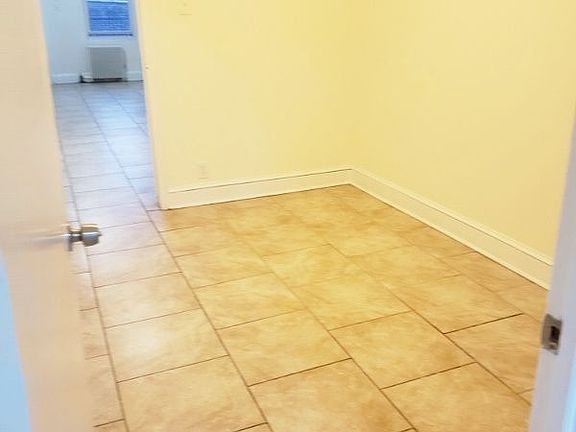 5th image of 2303 30th Dr APT 3R