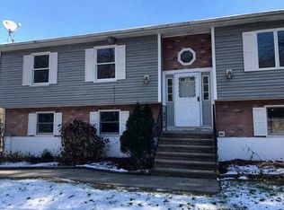 22 Skidmore Rd, Pleasant Valley, NY 12540