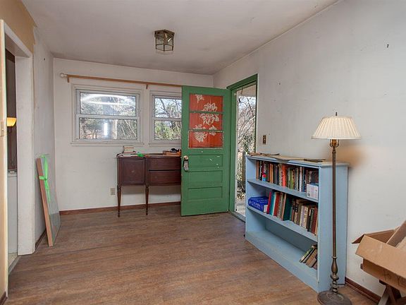 2nd image of 100 Laurel Cir