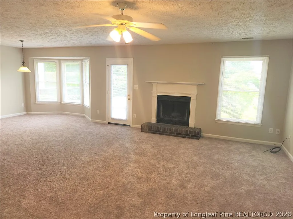 3 bed, 2.0 bath, 1470 sqft, $1,550 — Photo 2