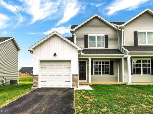 307 Maple Dr, Hanover, PA 17331
