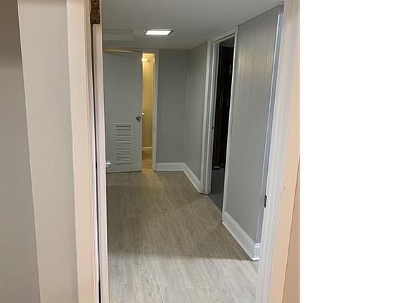 3rd image of 620 E 160th Pl