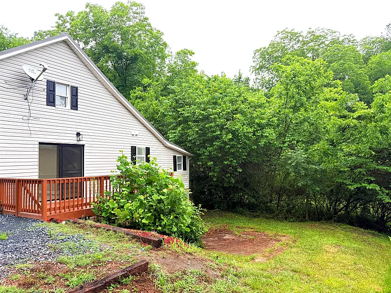 Side yard - Right
