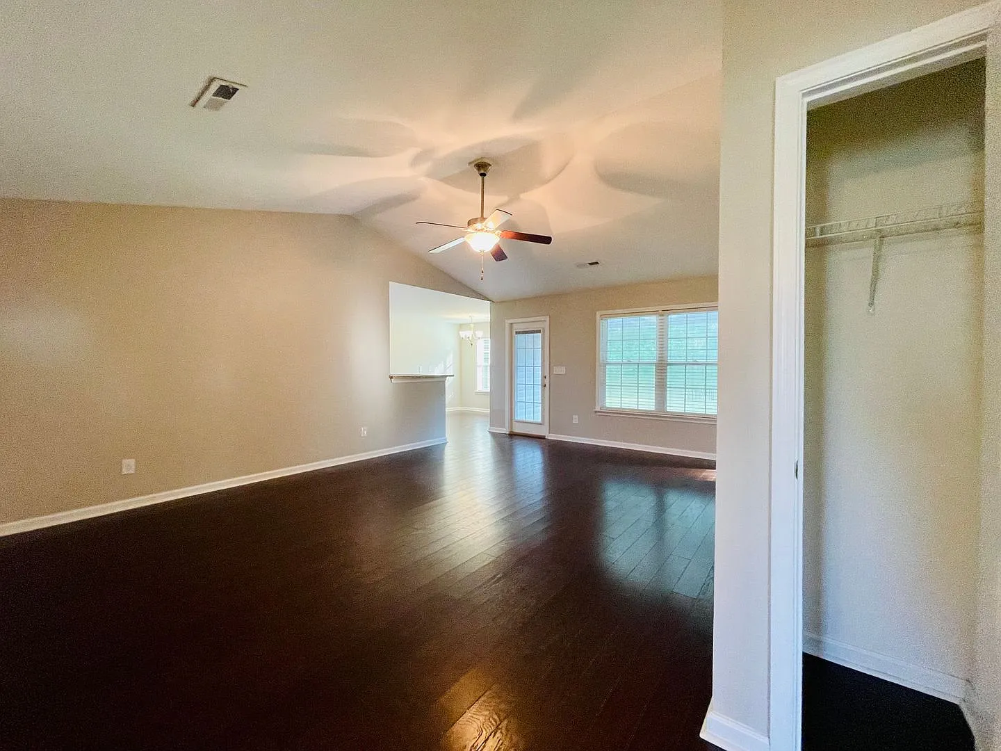 Beautiful 3 Br/2ba With 2 Car Garage. Private Back Yard Space! Conway Location! — Photo 4