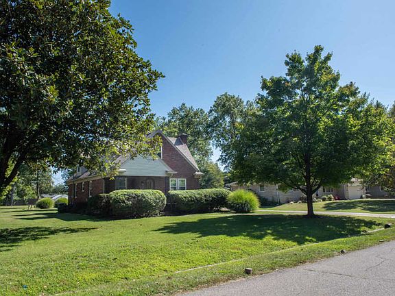 2nd image of 3909 Glen Oak Dr