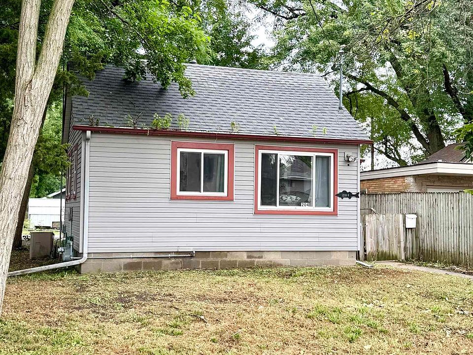 1st image of 204 S 12th St