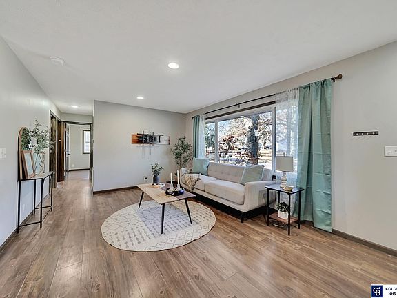 3rd image of 1936 Skyline Dr