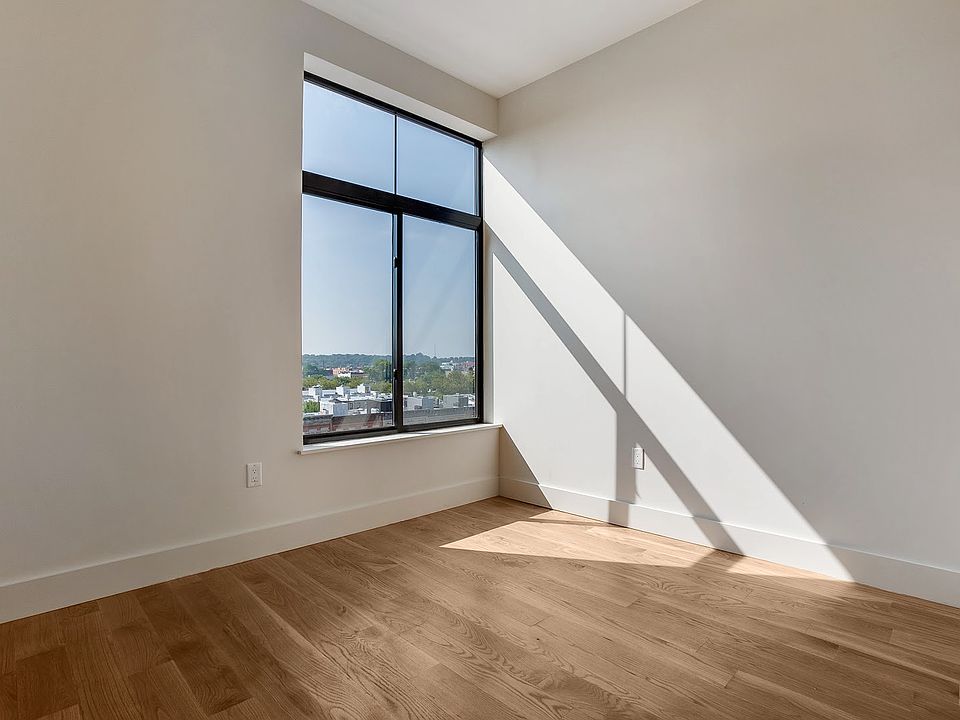 2nd image of 168 Throop Ave #F2