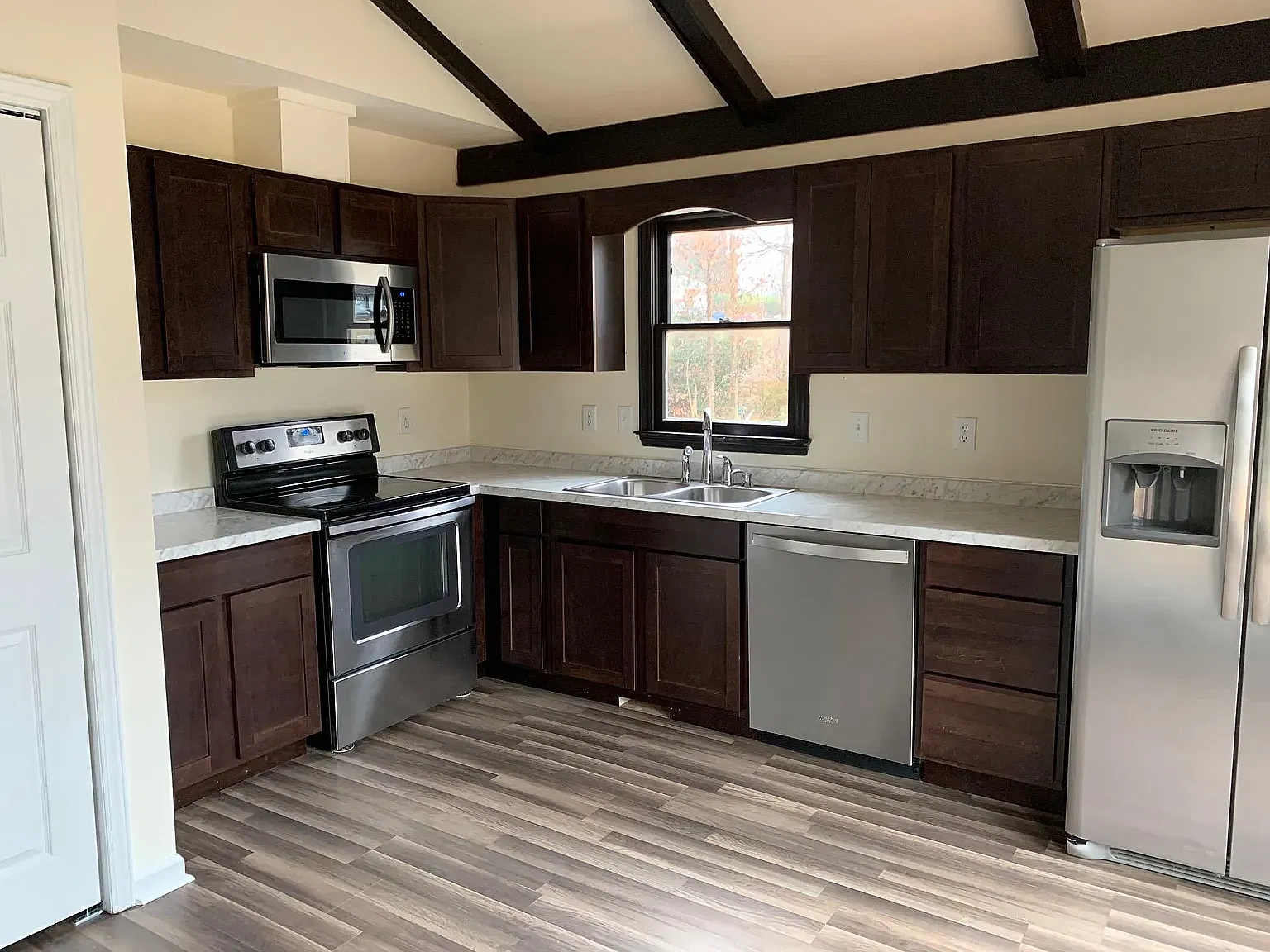 3 bed, 1428 sqft, $2,250 — Photo 4