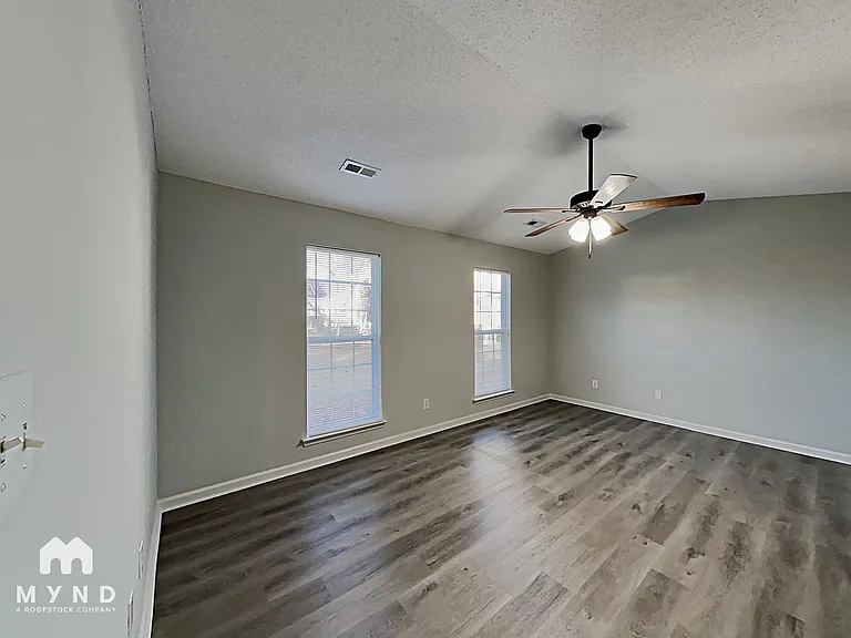 6902 Kentucky Derby Dr — Photo 7