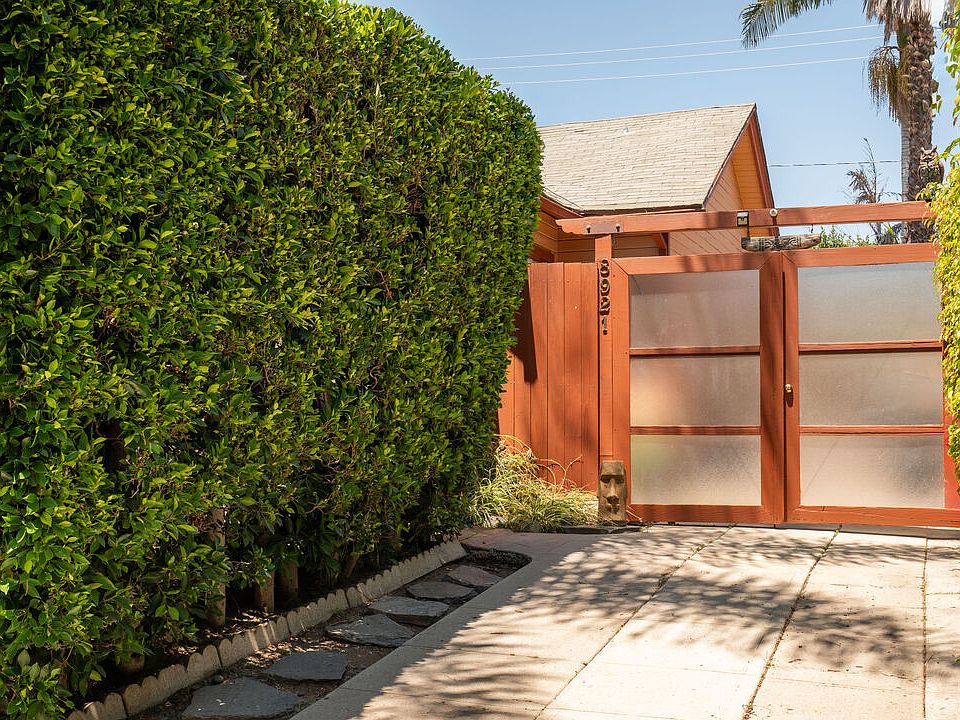 1st image of 8921 Rosewood Ave