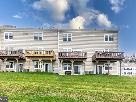 4th image of 321 Dawson Pl