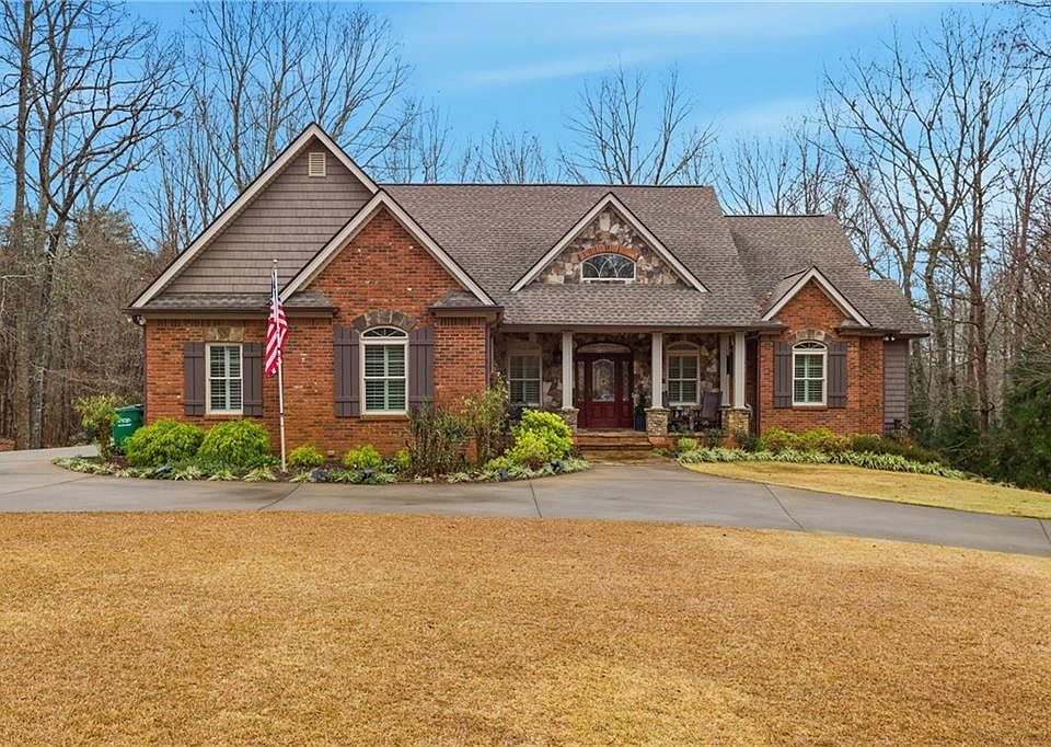 1st image of 335 Laurel Place Dr