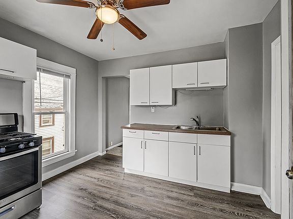 5th image of 918 18 1/2 Ave NE #2