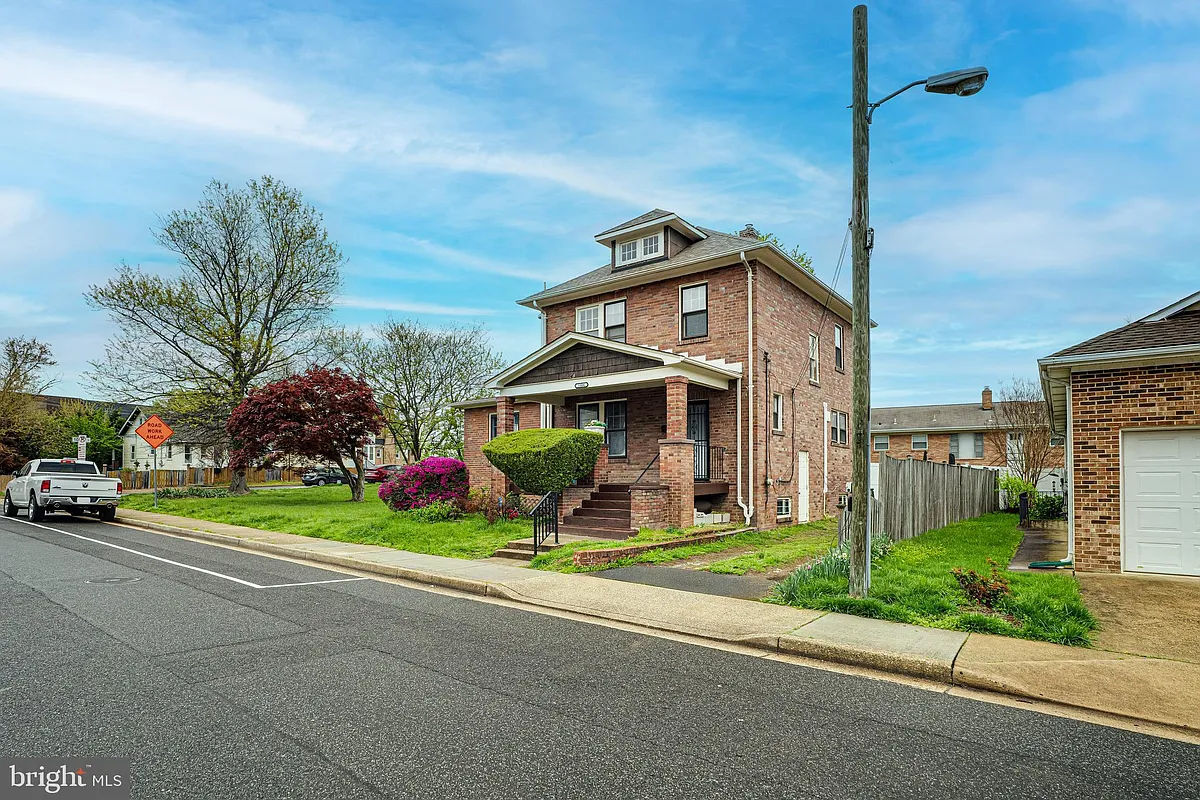 Building Photo - 1006 S Rolfe St