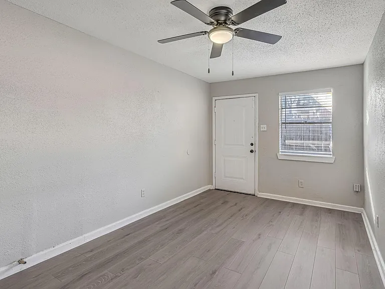 4720 Carmen St #A — Photo 4