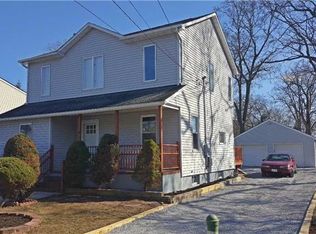 22 Bittermint St, Islip, NY 11751