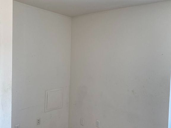 2nd image of 2059 W Oxford St Floor 3