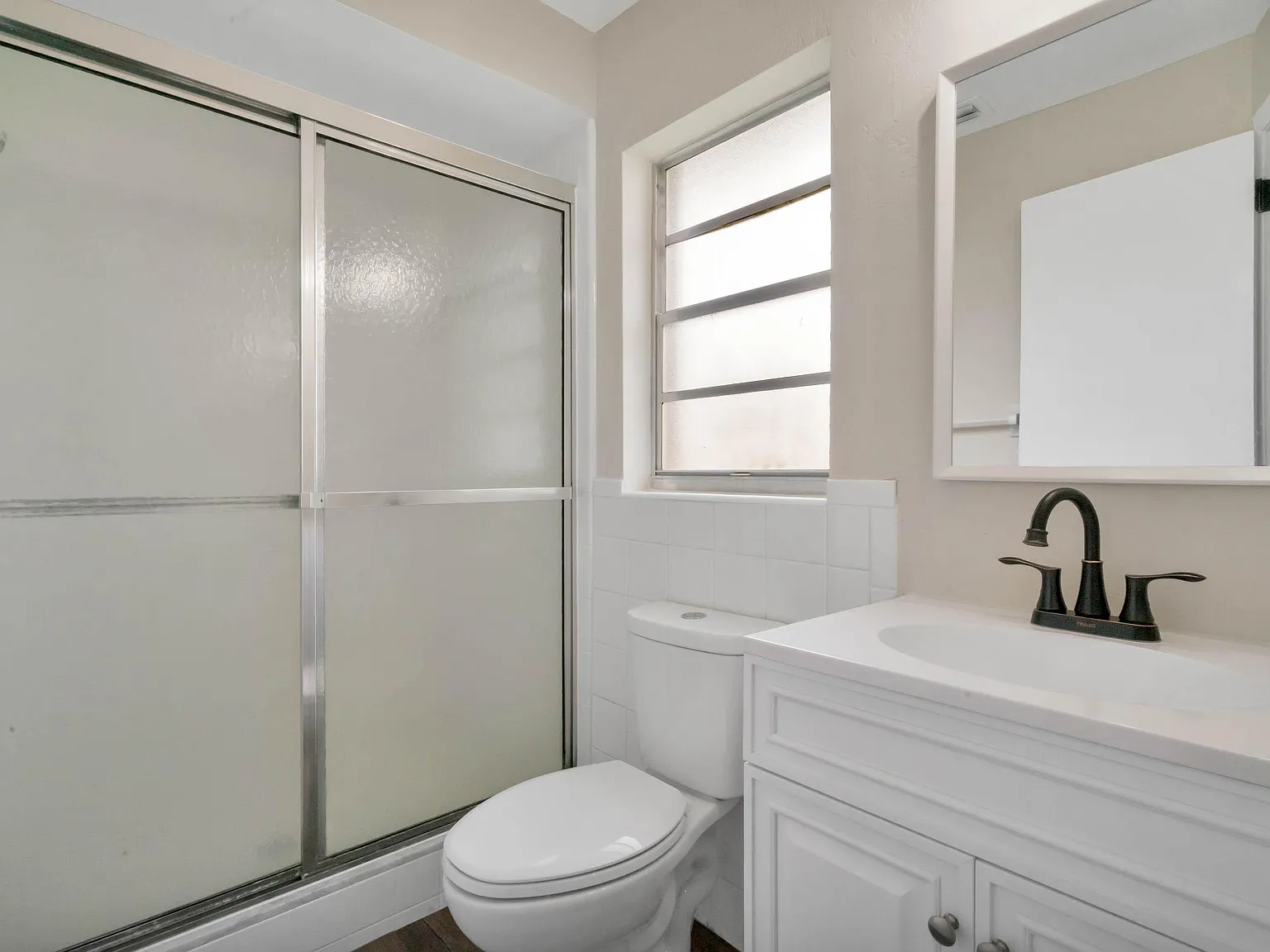 4 bed, 2.0 bath, 2155 sqft, $862 — Photo 2